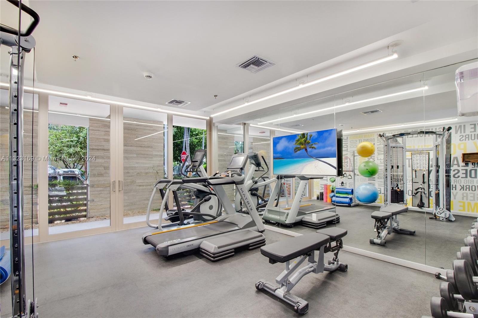 LOUVER HOUSE CONDO - Residential