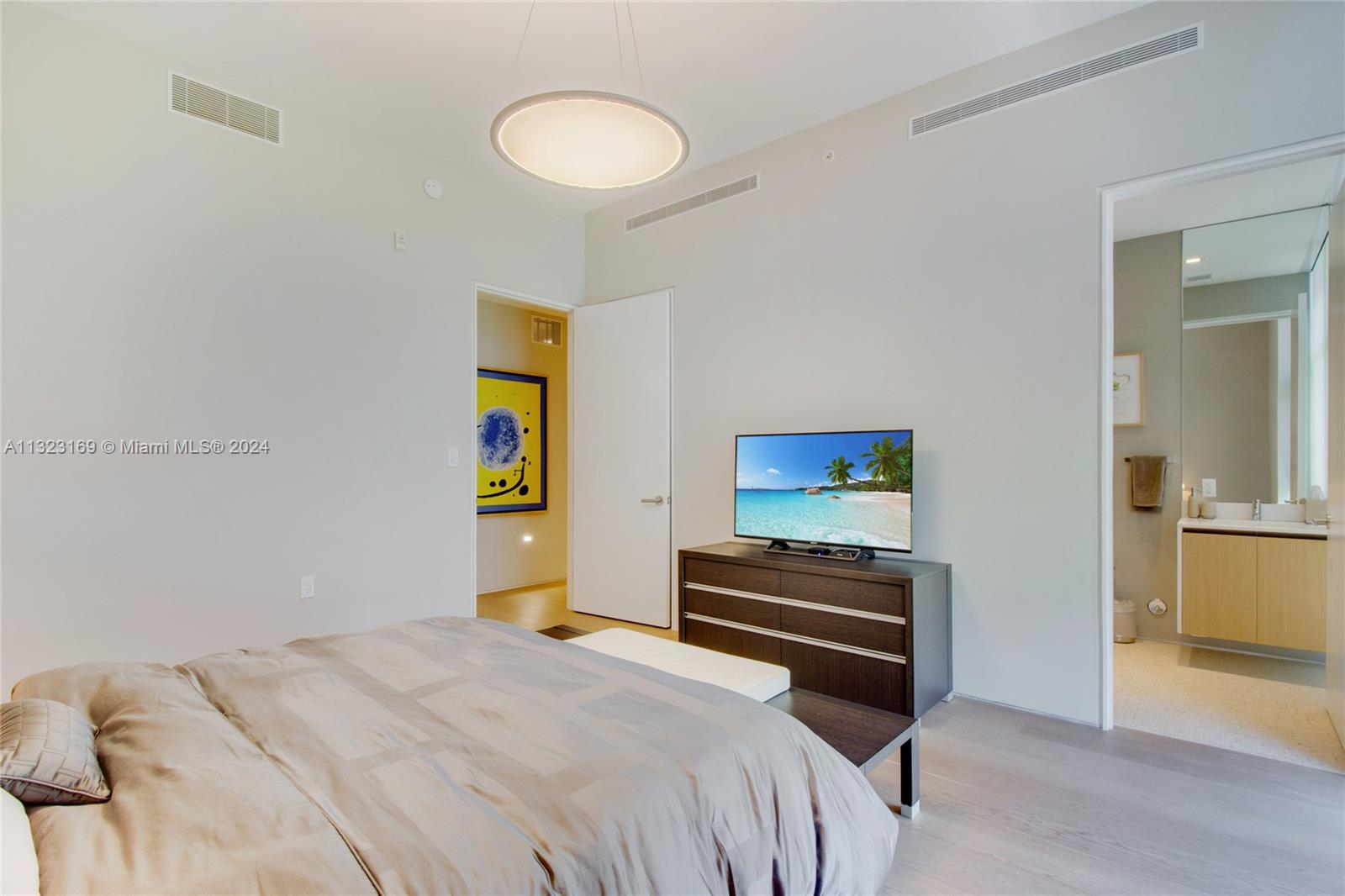 LOUVER HOUSE CONDO - Residential