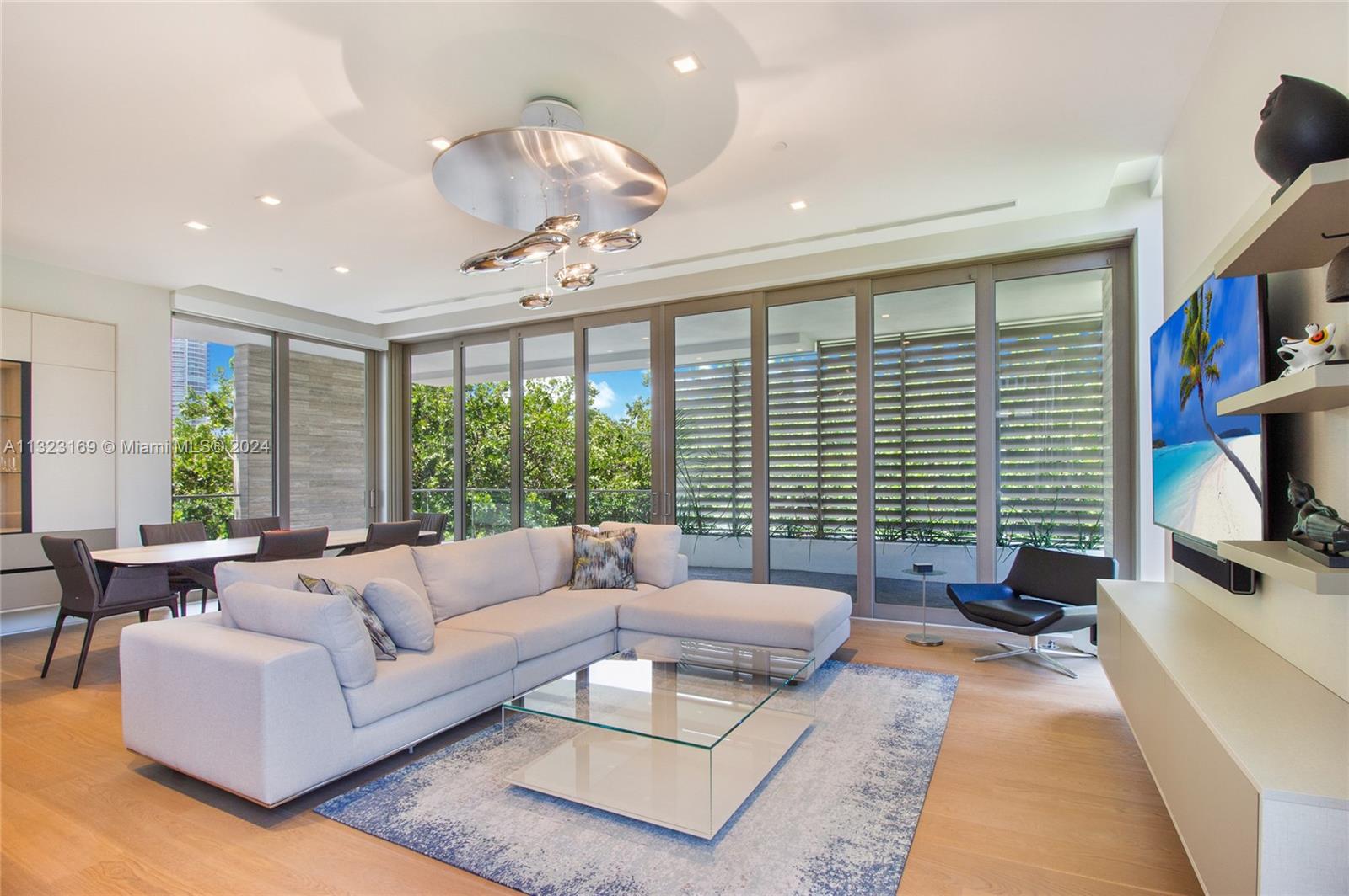 LOUVER HOUSE CONDO - Residential
