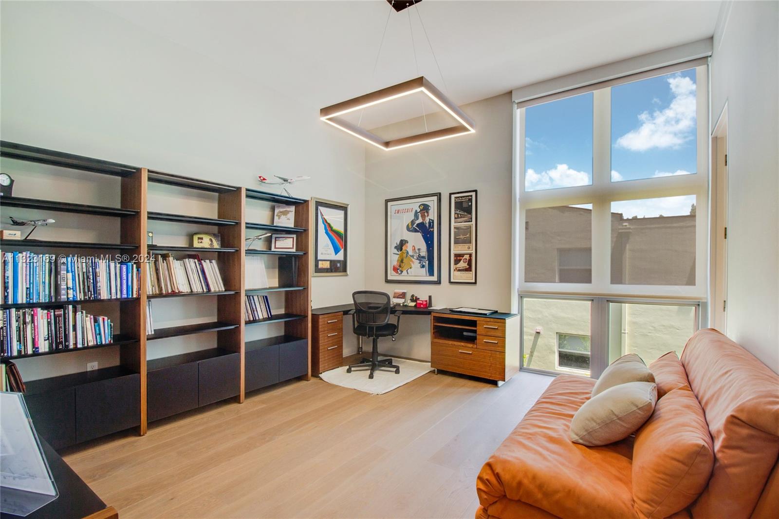 LOUVER HOUSE CONDO - Residential