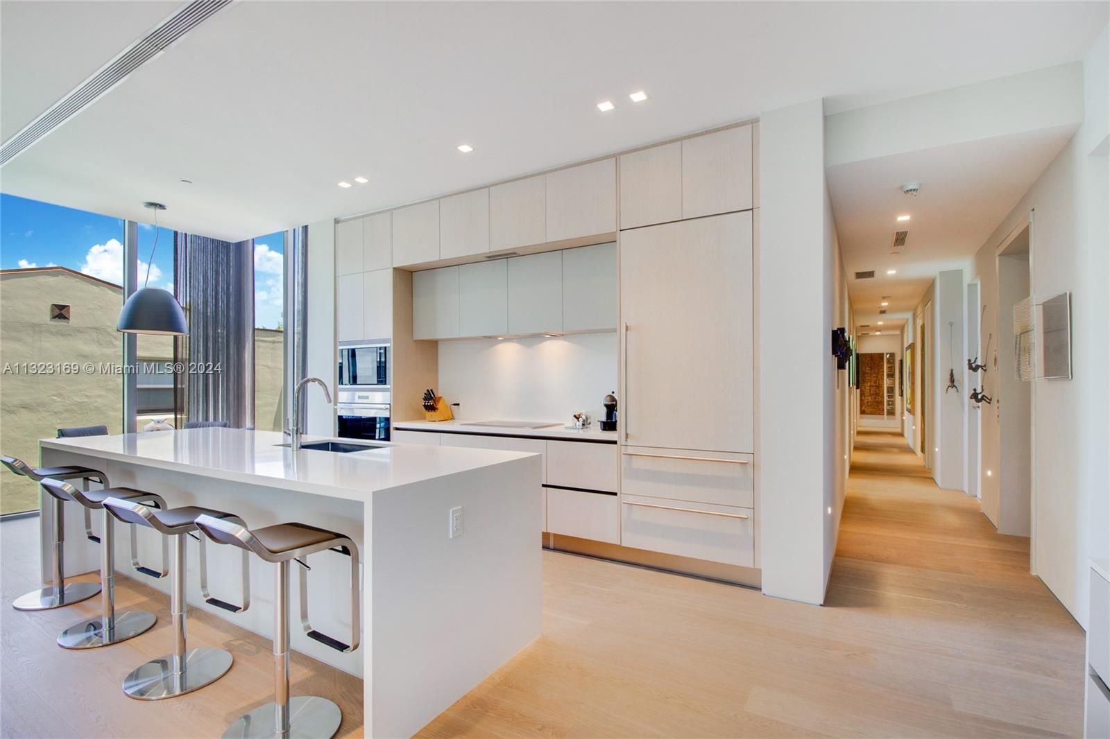 LOUVER HOUSE CONDO - Residential