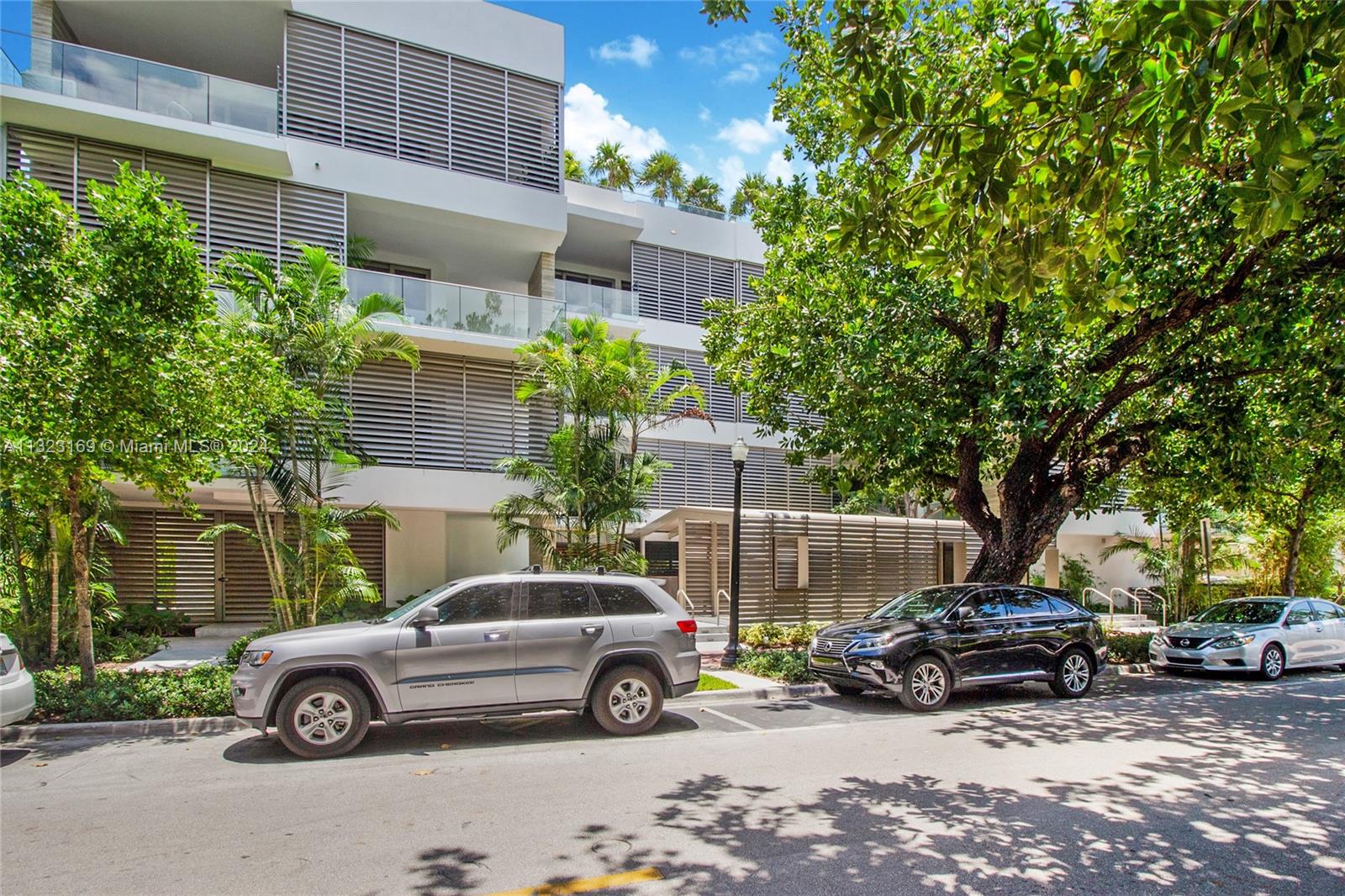 LOUVER HOUSE CONDO - Residential