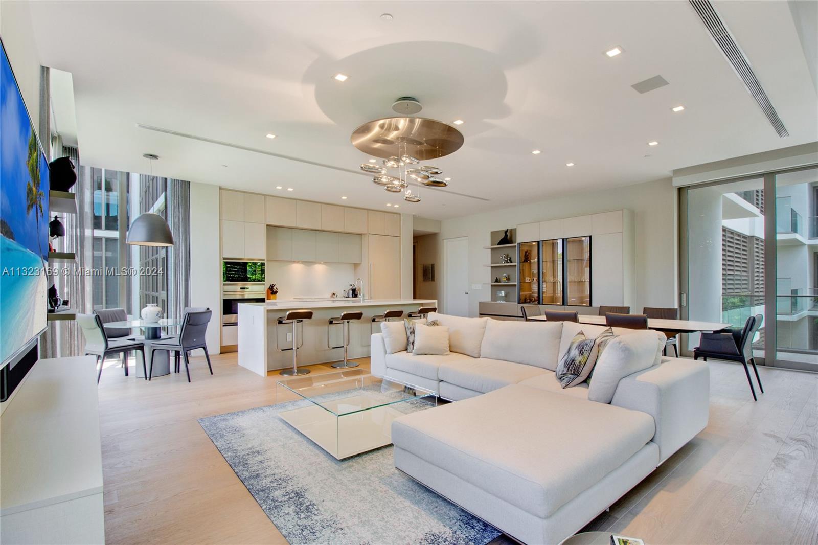 LOUVER HOUSE CONDO - Residential