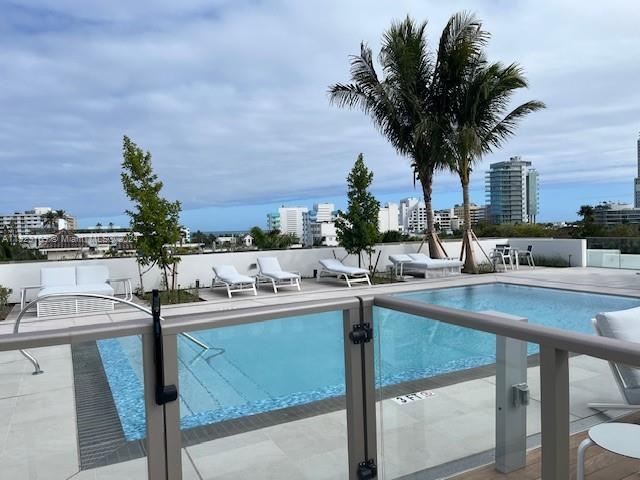 LOUVER HOUSE CONDO - Residential