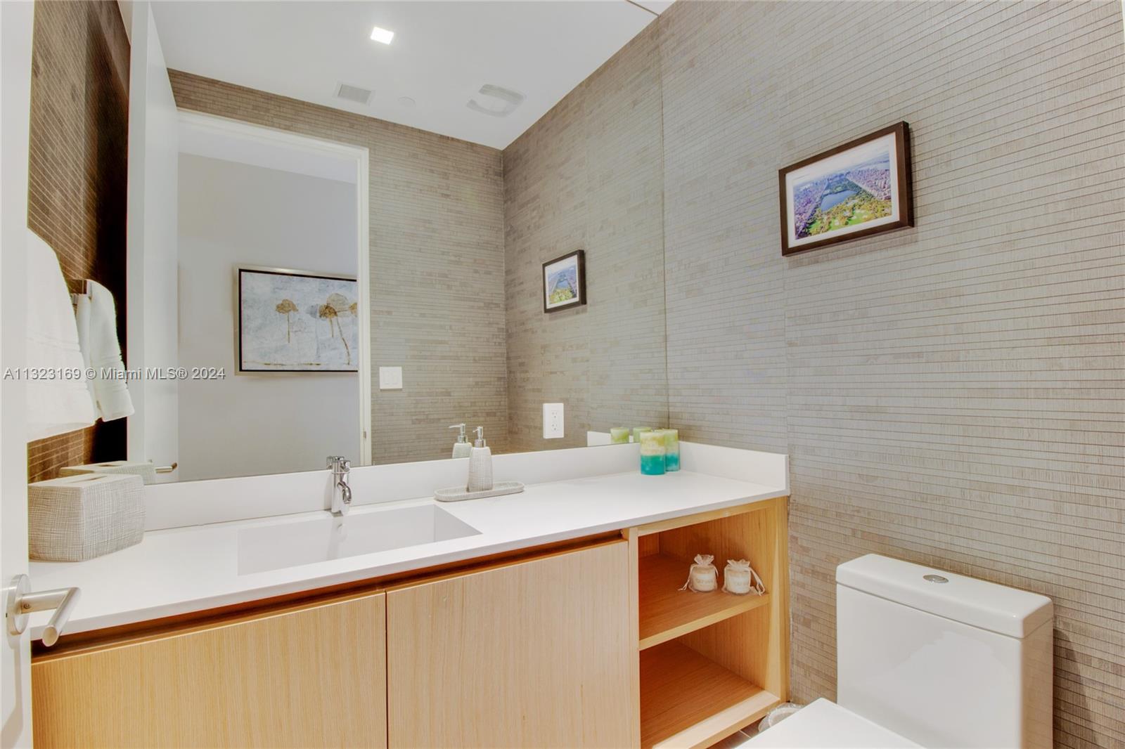 LOUVER HOUSE CONDO - Residential