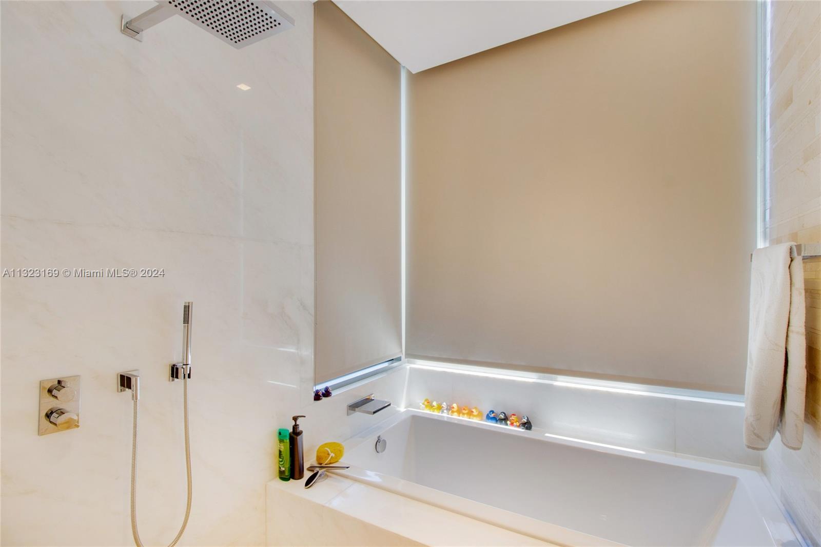 LOUVER HOUSE CONDO - Residential