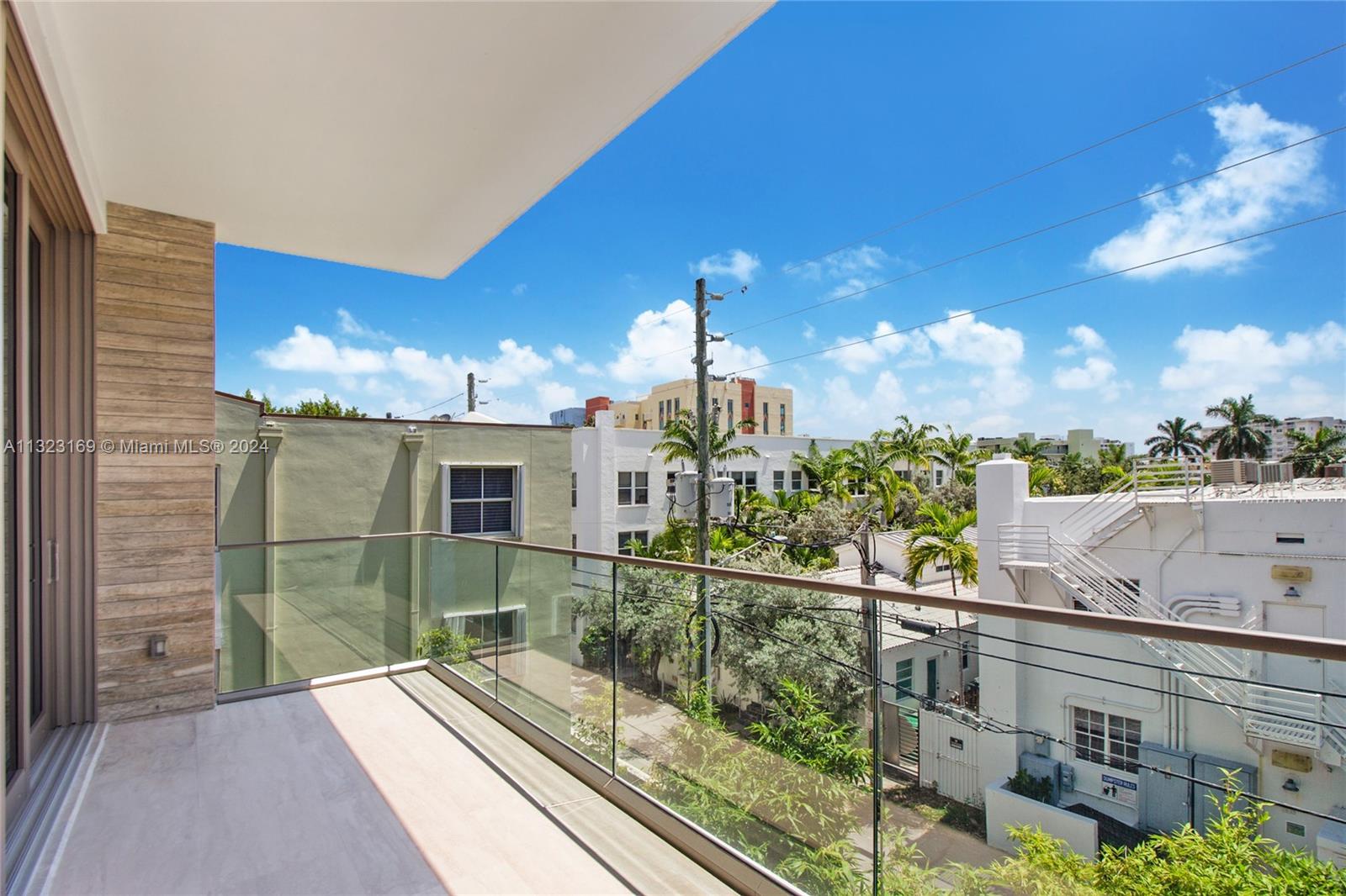 LOUVER HOUSE CONDO - Residential