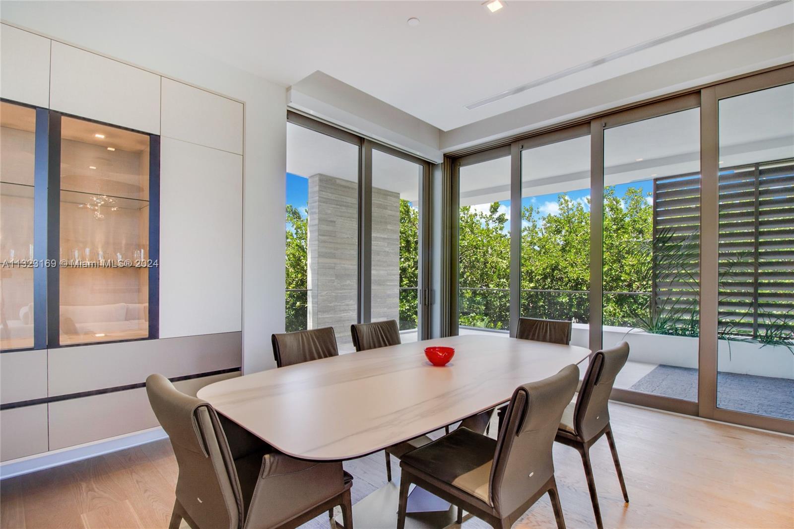 LOUVER HOUSE CONDO - Residential