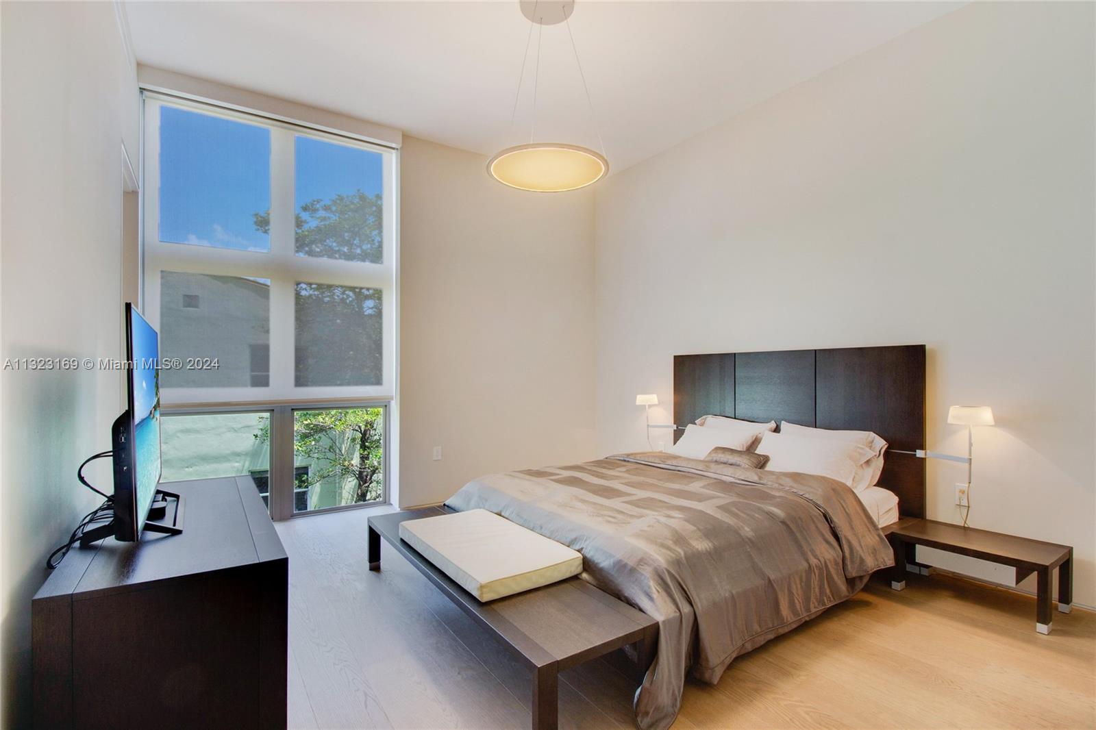 LOUVER HOUSE CONDO - Residential