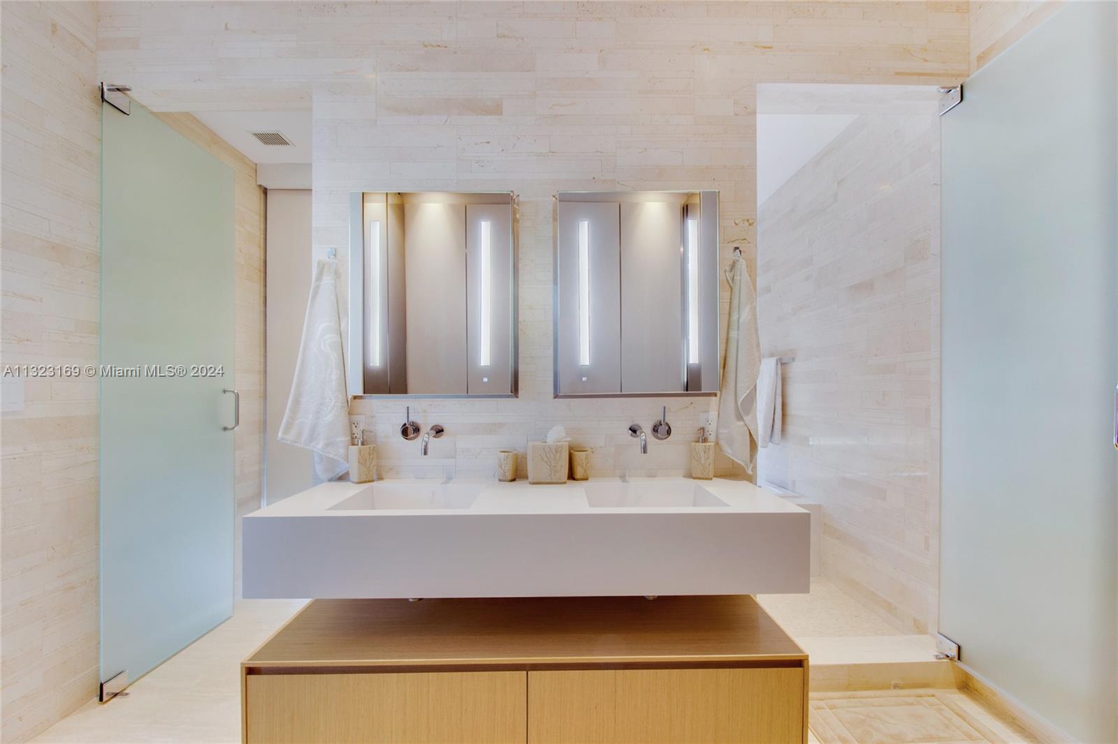 LOUVER HOUSE CONDO - Residential