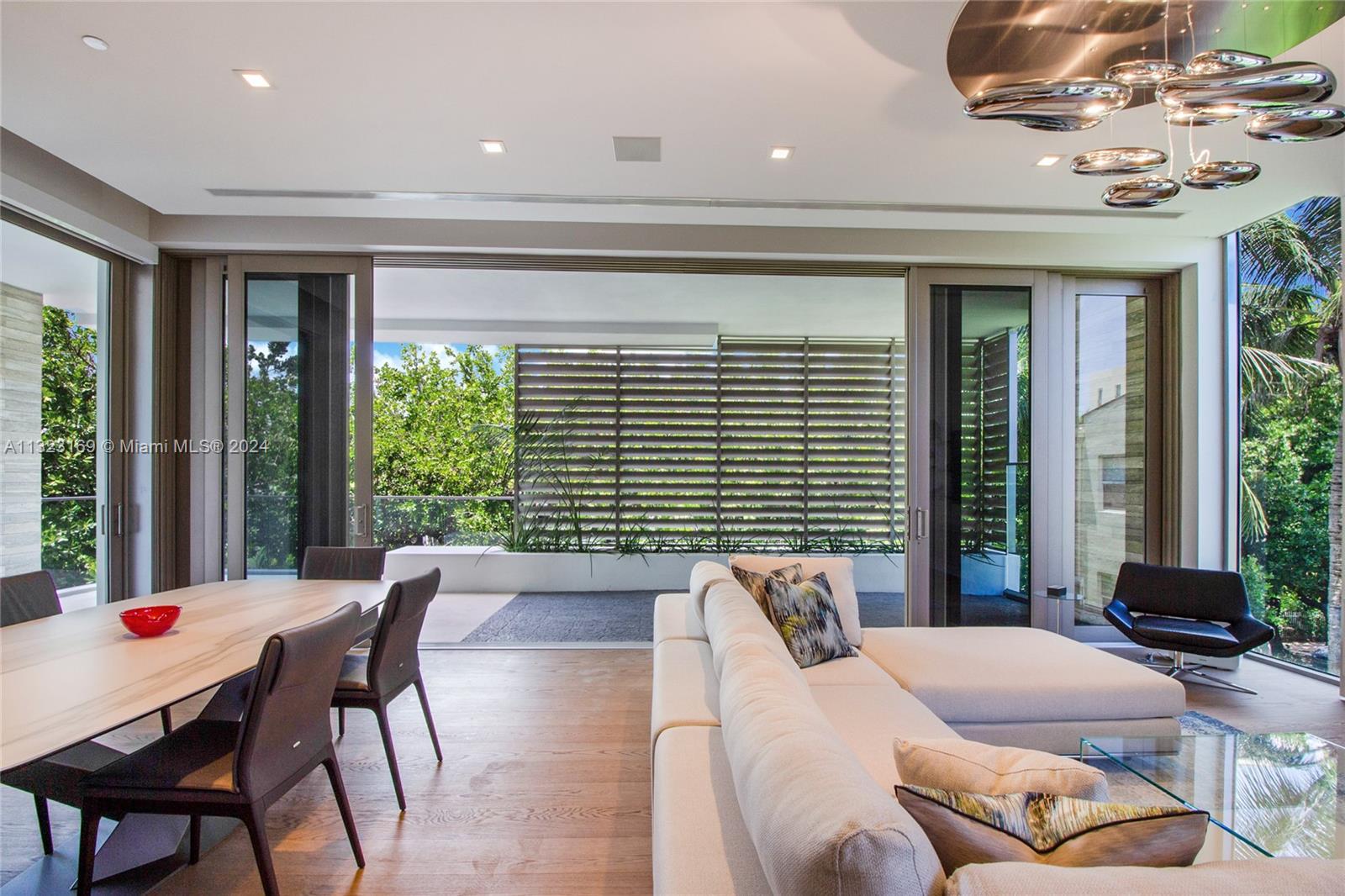 LOUVER HOUSE CONDO - Residential