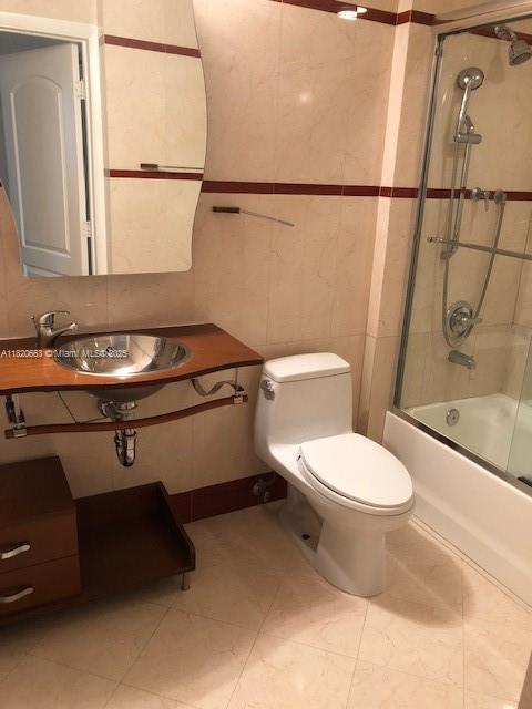 THE COSMOPOLITAN RESIDENC - Residential Lease