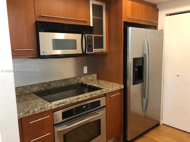 THE COSMOPOLITAN RESIDENC - Residential Lease