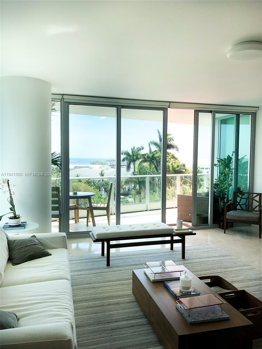 GROVENOR HOUSE CONDO - Residential Lease