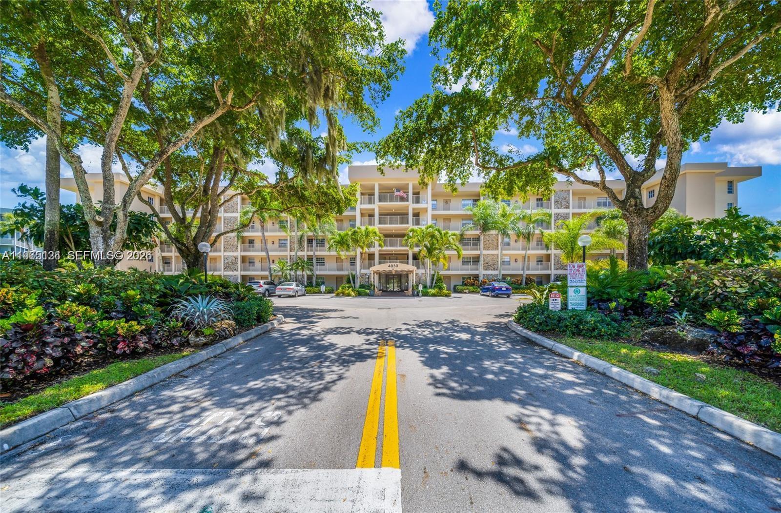 Excellent unit overlooking the golf course and lake. Conveniently located close to shopping centers, beaches, restaurants, and major highways.
Features include Laminate flooring throughout, kitchen with granite countertops, and in-unit washer and dryer. Community offers a pleasant environment ideal for exercising.

No pets permitted. Minimum credit score of 700 required per association.