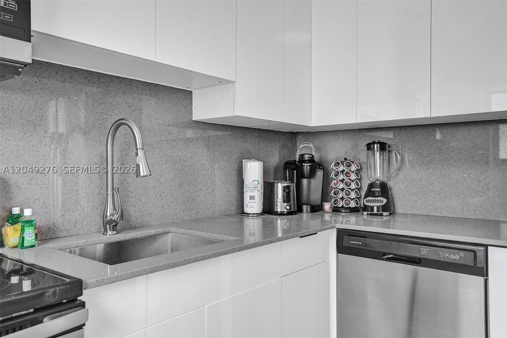 BAY LINCOLN - Residential Lease