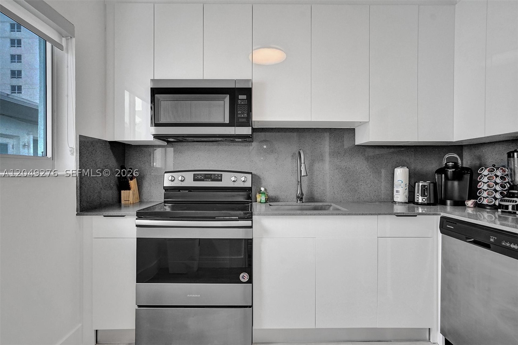 BAY LINCOLN - Residential Lease