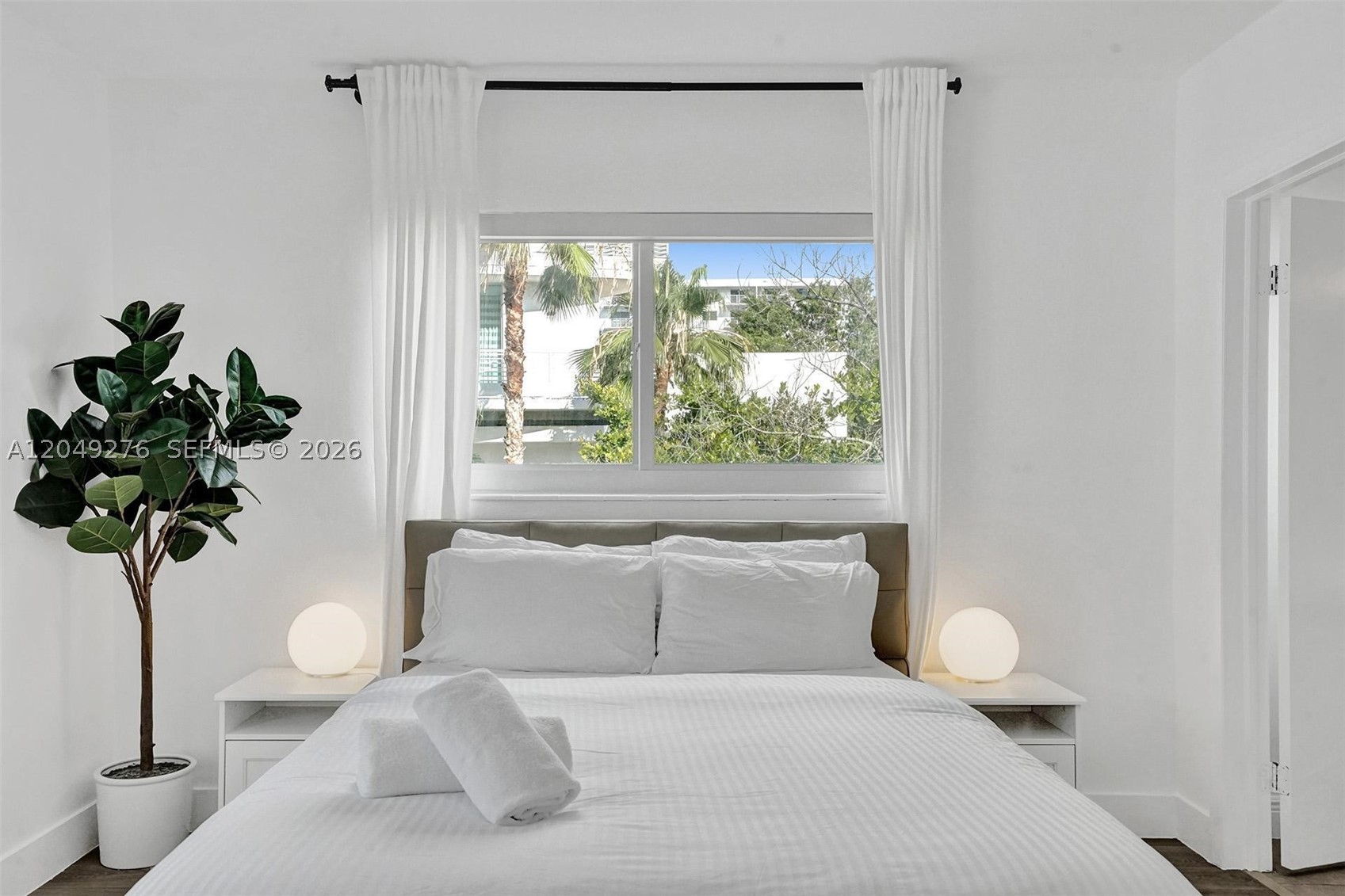 BAY LINCOLN - Residential Lease