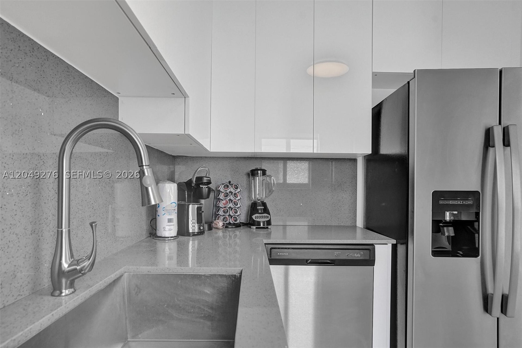 BAY LINCOLN - Residential Lease