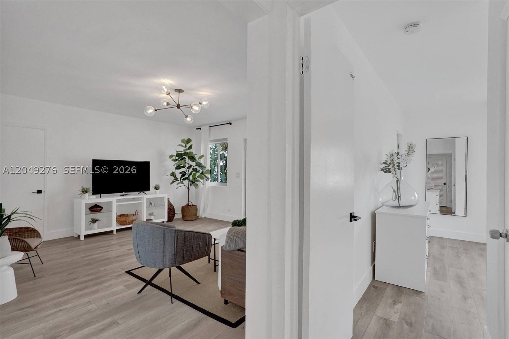 BAY LINCOLN - Residential Lease