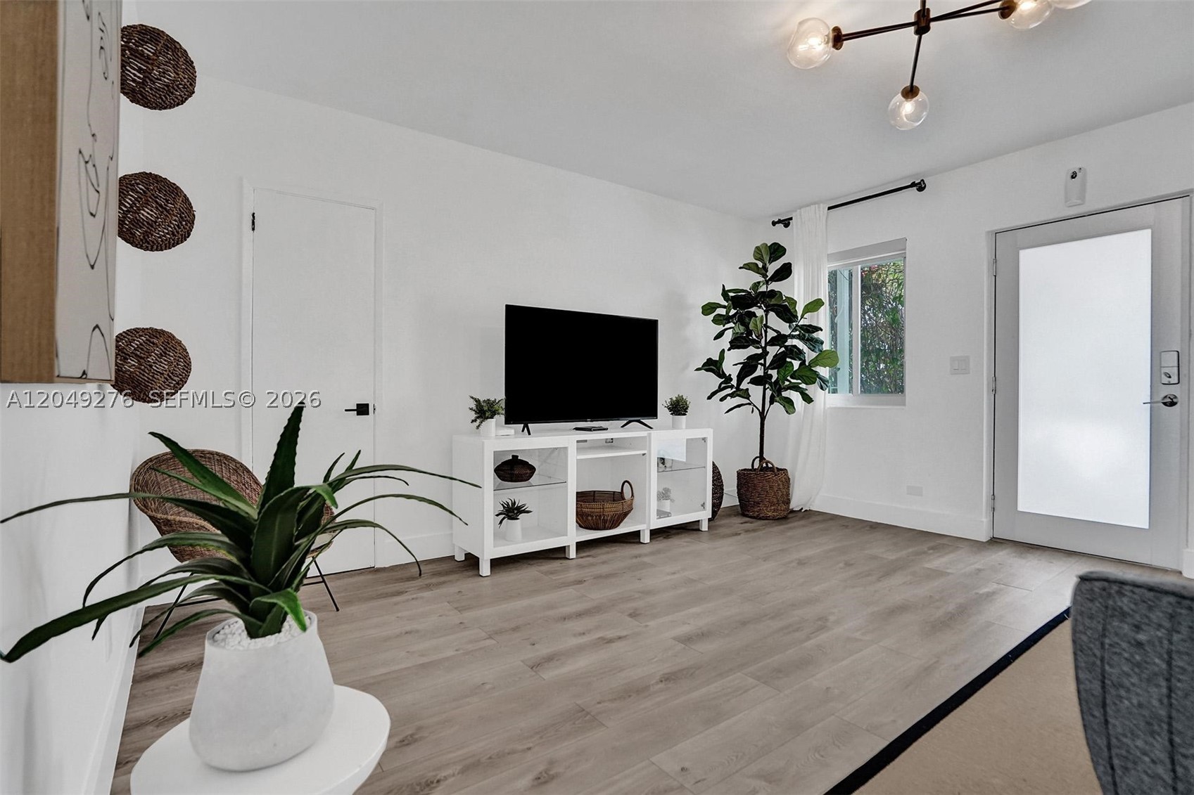 BAY LINCOLN - Residential Lease