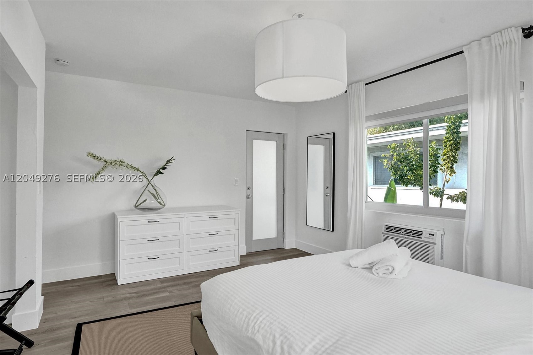 BAY LINCOLN - Residential Lease