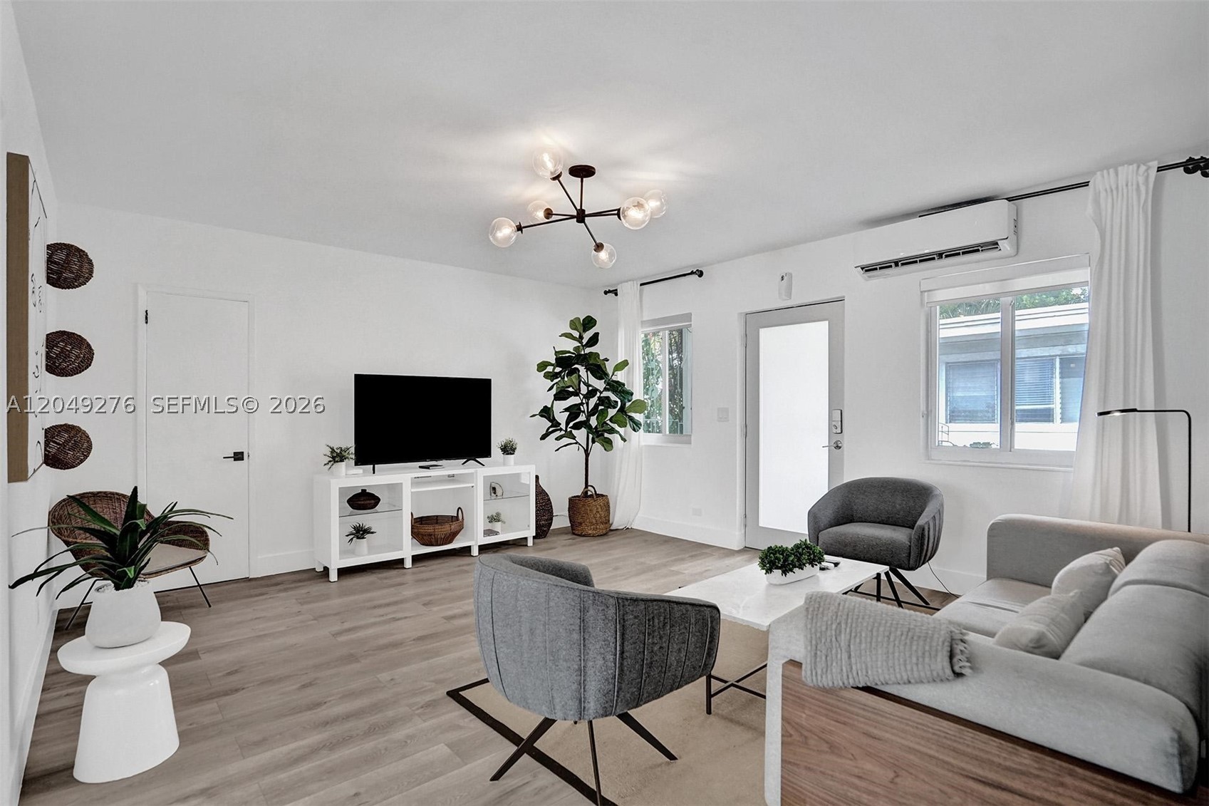 BAY LINCOLN - Residential Lease