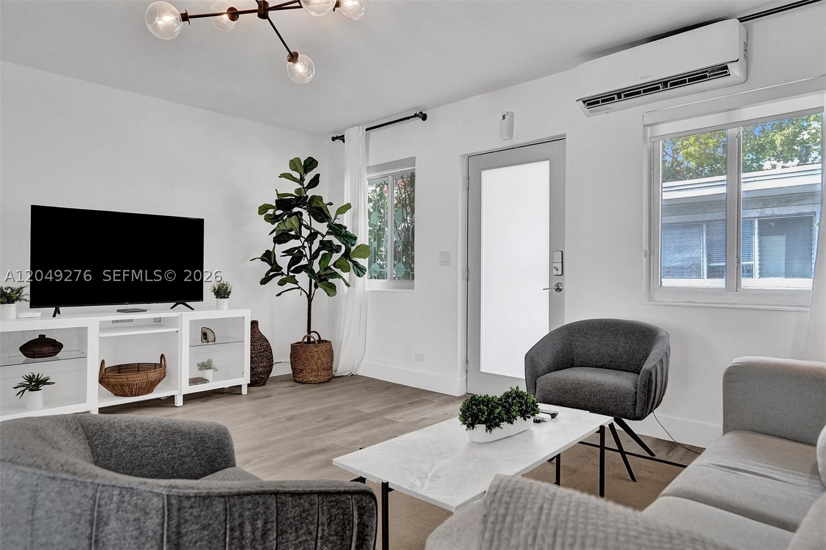 BAY LINCOLN - Residential Lease
