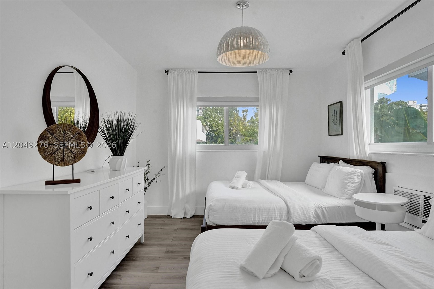 BAY LINCOLN - Residential Lease