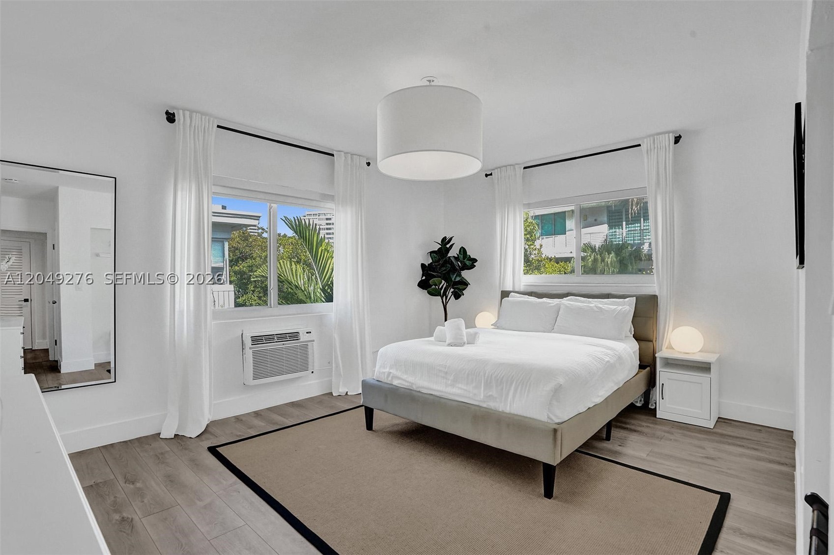 BAY LINCOLN - Residential Lease