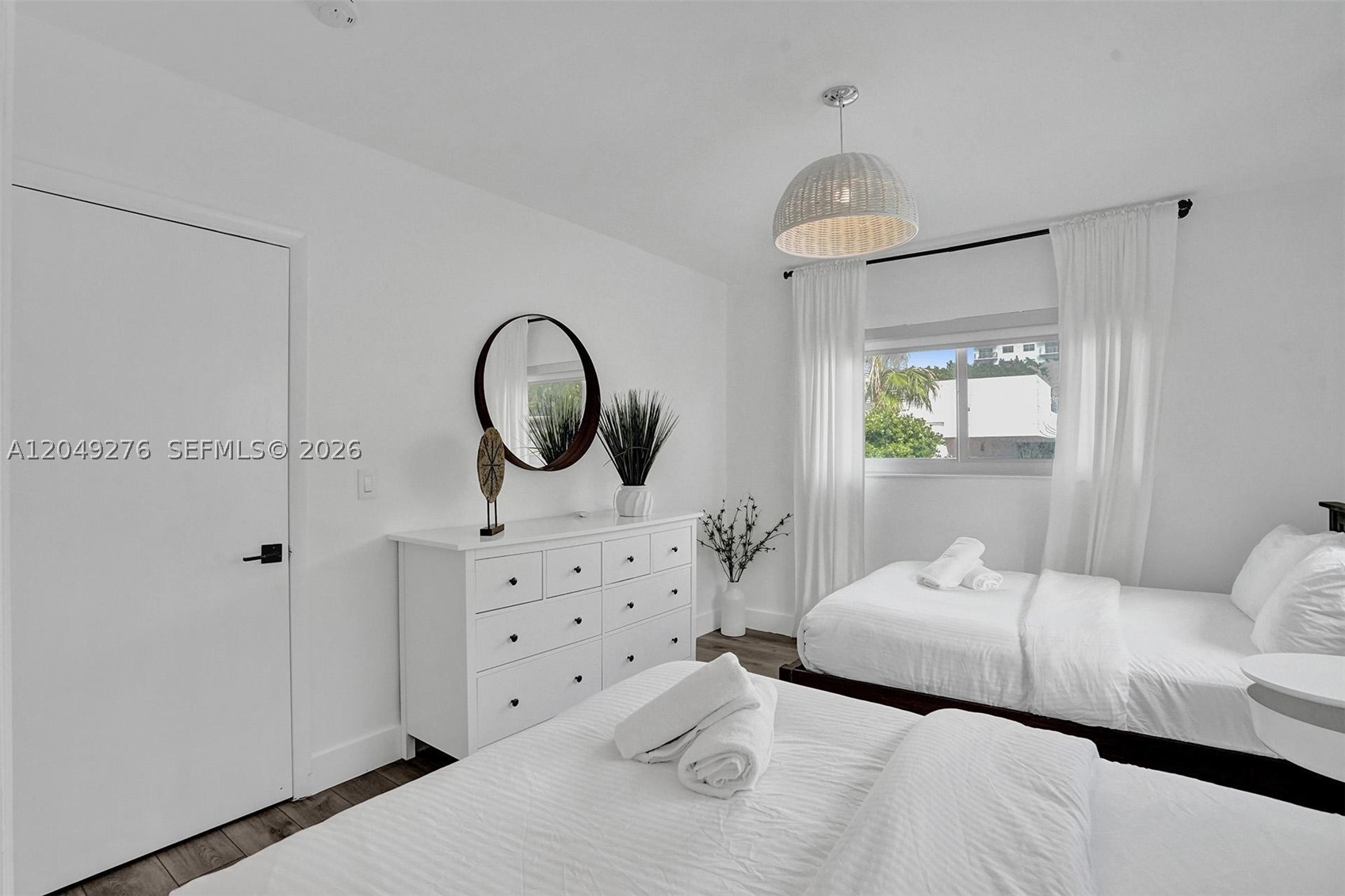BAY LINCOLN - Residential Lease