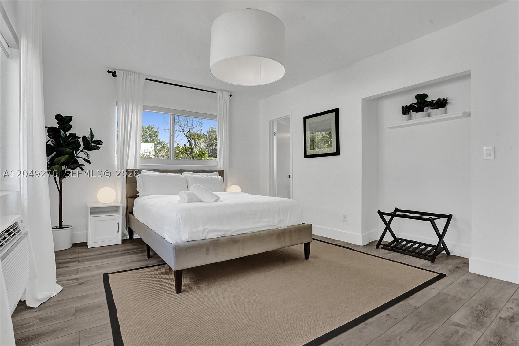 BAY LINCOLN - Residential Lease