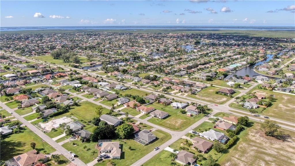CAPE CORAL - Land