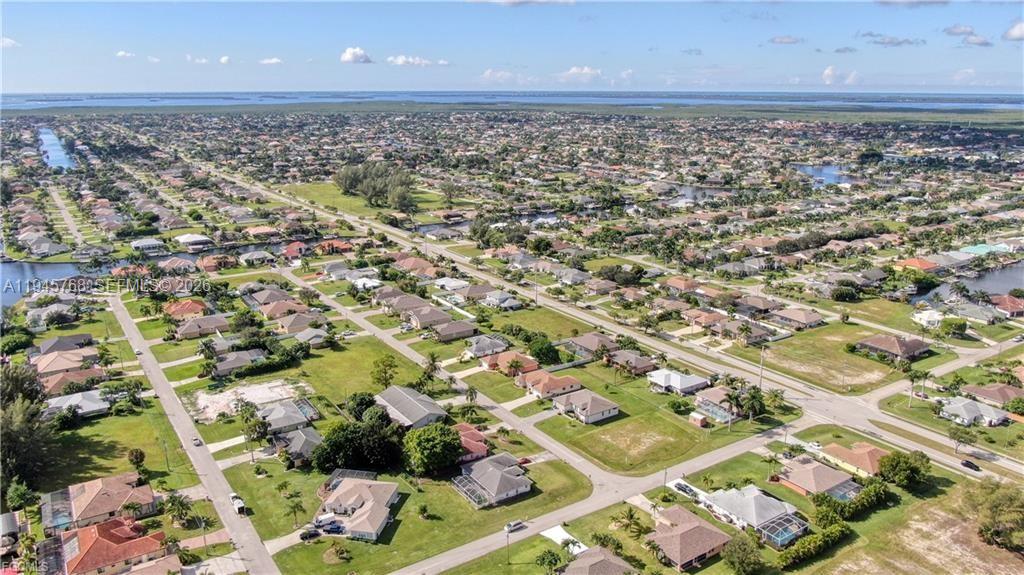 CAPE CORAL - Land