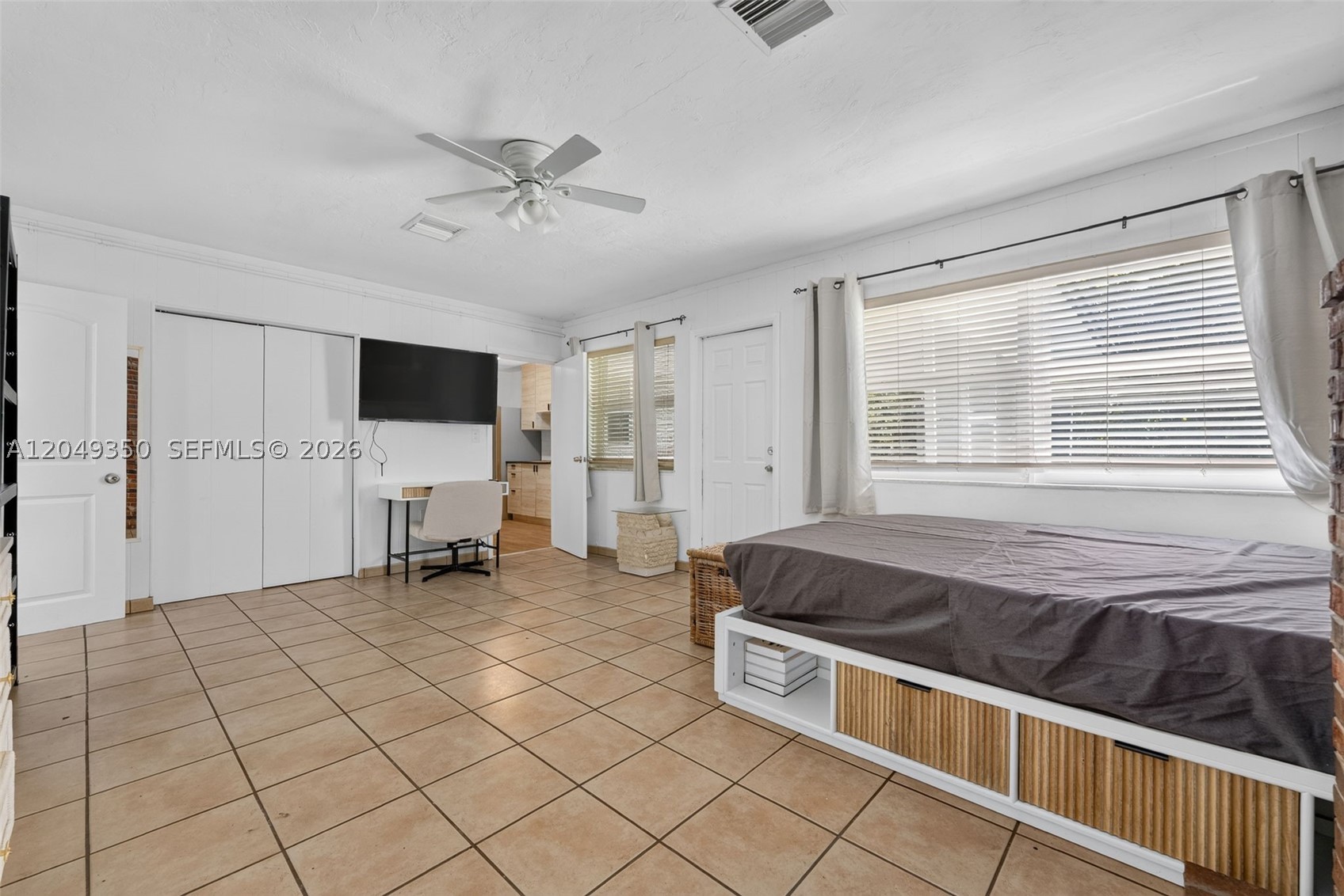 UNIVERSITY MNR - Residential Lease