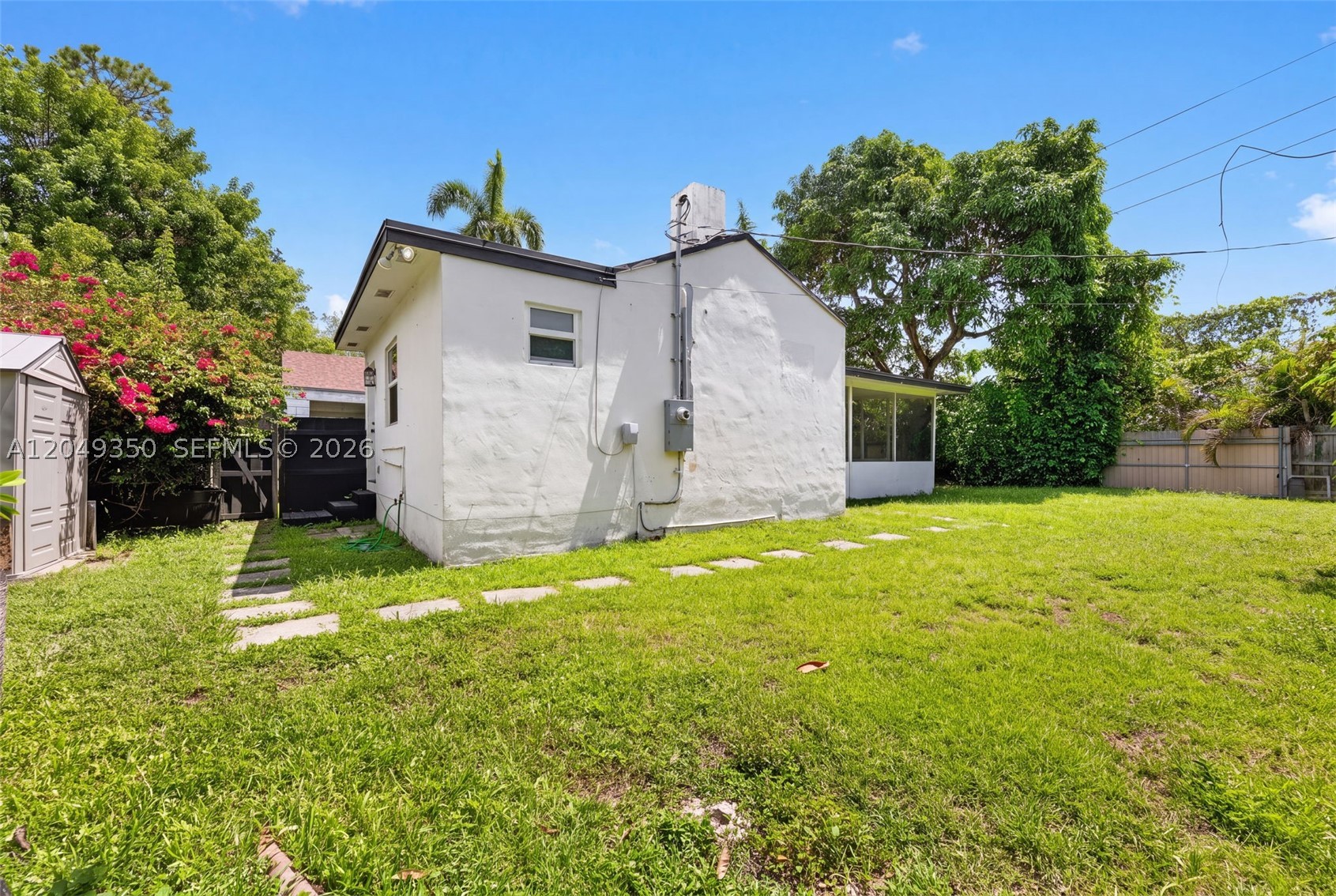 UNIVERSITY MNR - Residential Lease