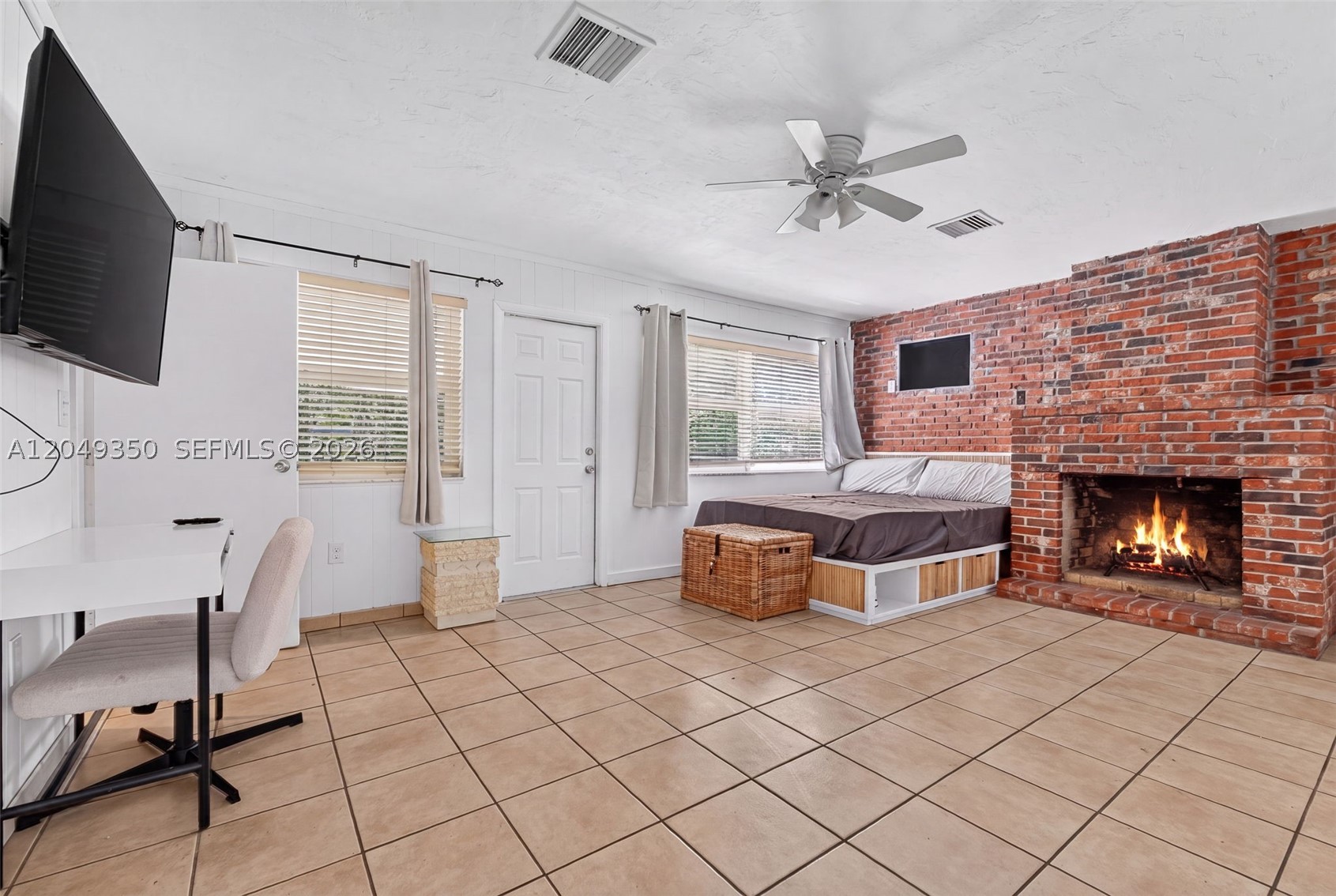 UNIVERSITY MNR - Residential Lease