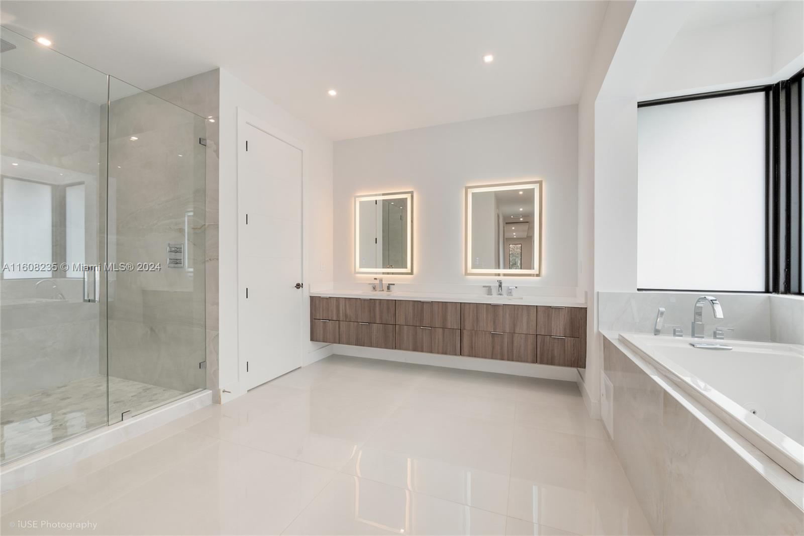CORAL ESTATES - Residential