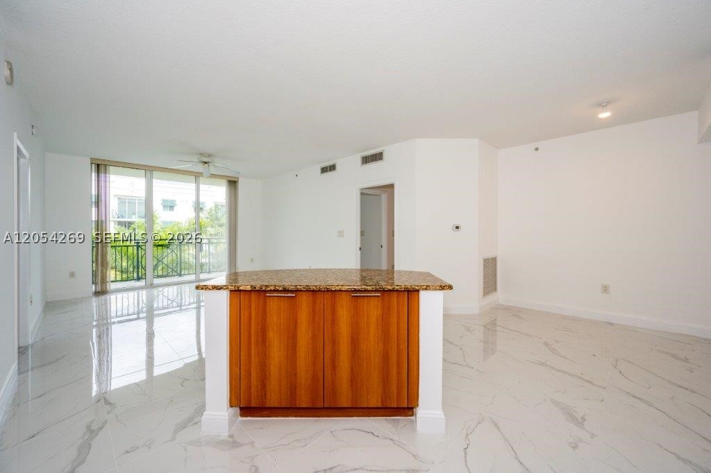 VERANDA CONDO - Residential Lease