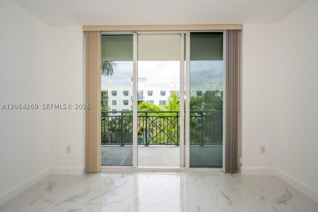 VERANDA CONDO - Residential Lease