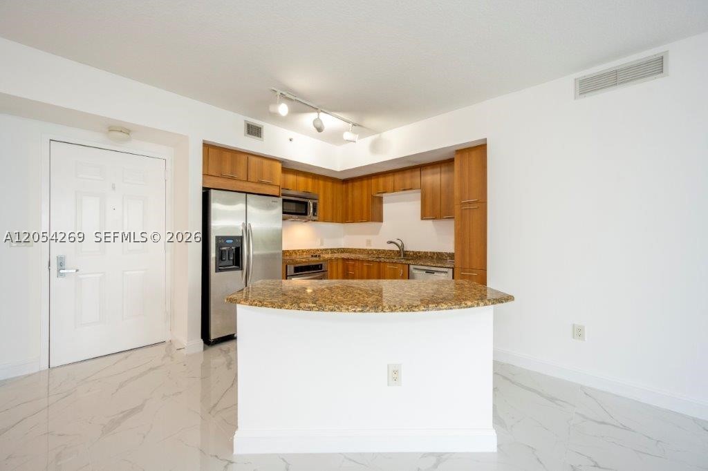 VERANDA CONDO - Residential Lease