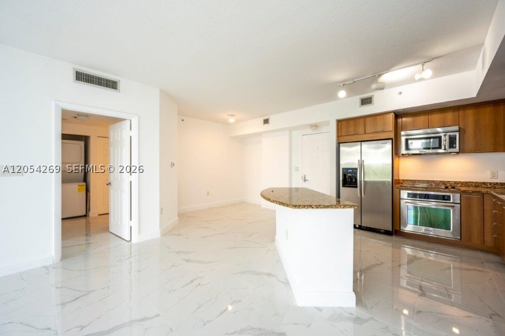 VERANDA CONDO - Residential Lease