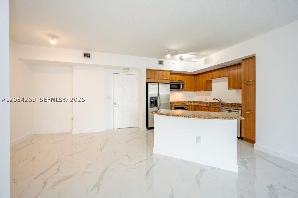 VERANDA CONDO - Residential Lease