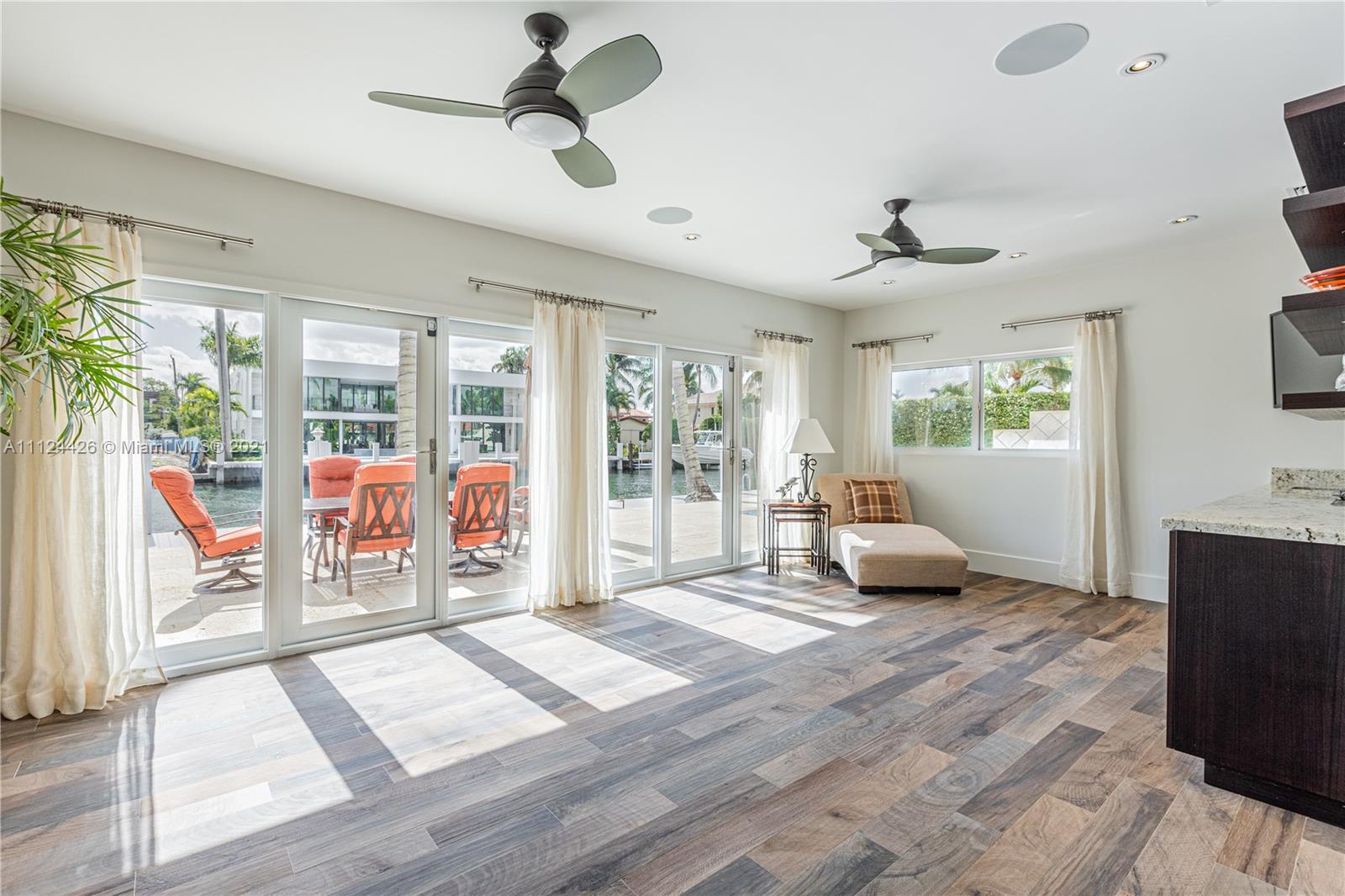 LAGUNA ISLE - Residential
