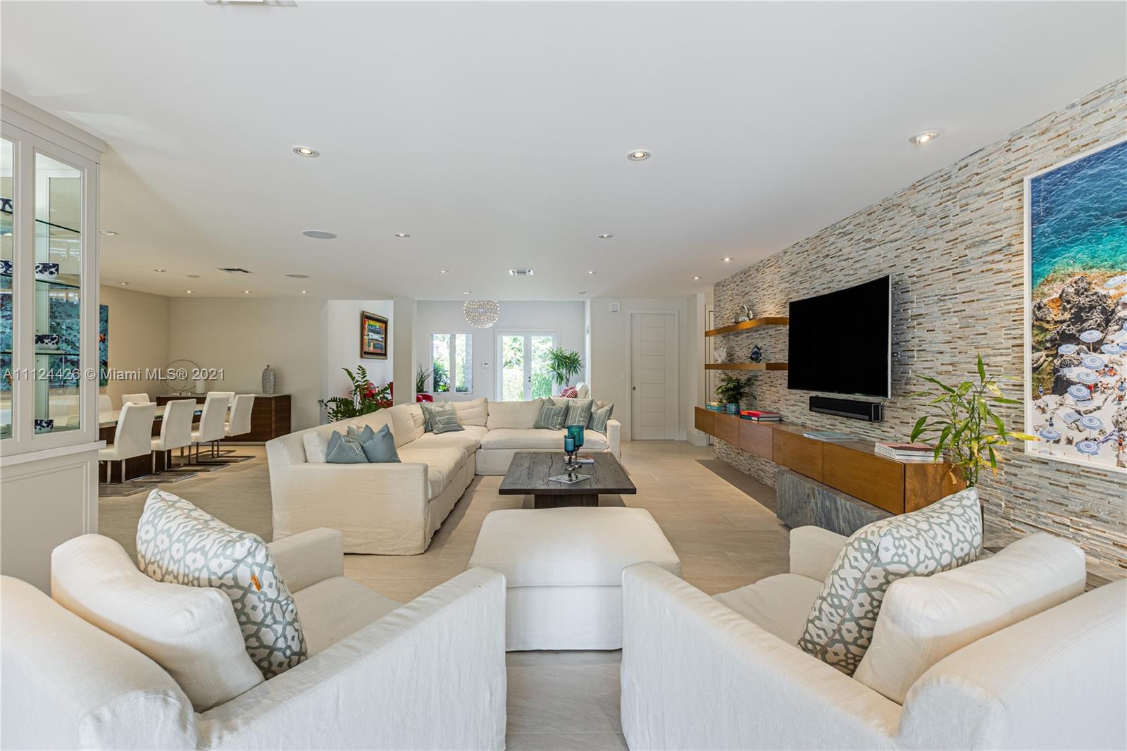 LAGUNA ISLE - Residential
