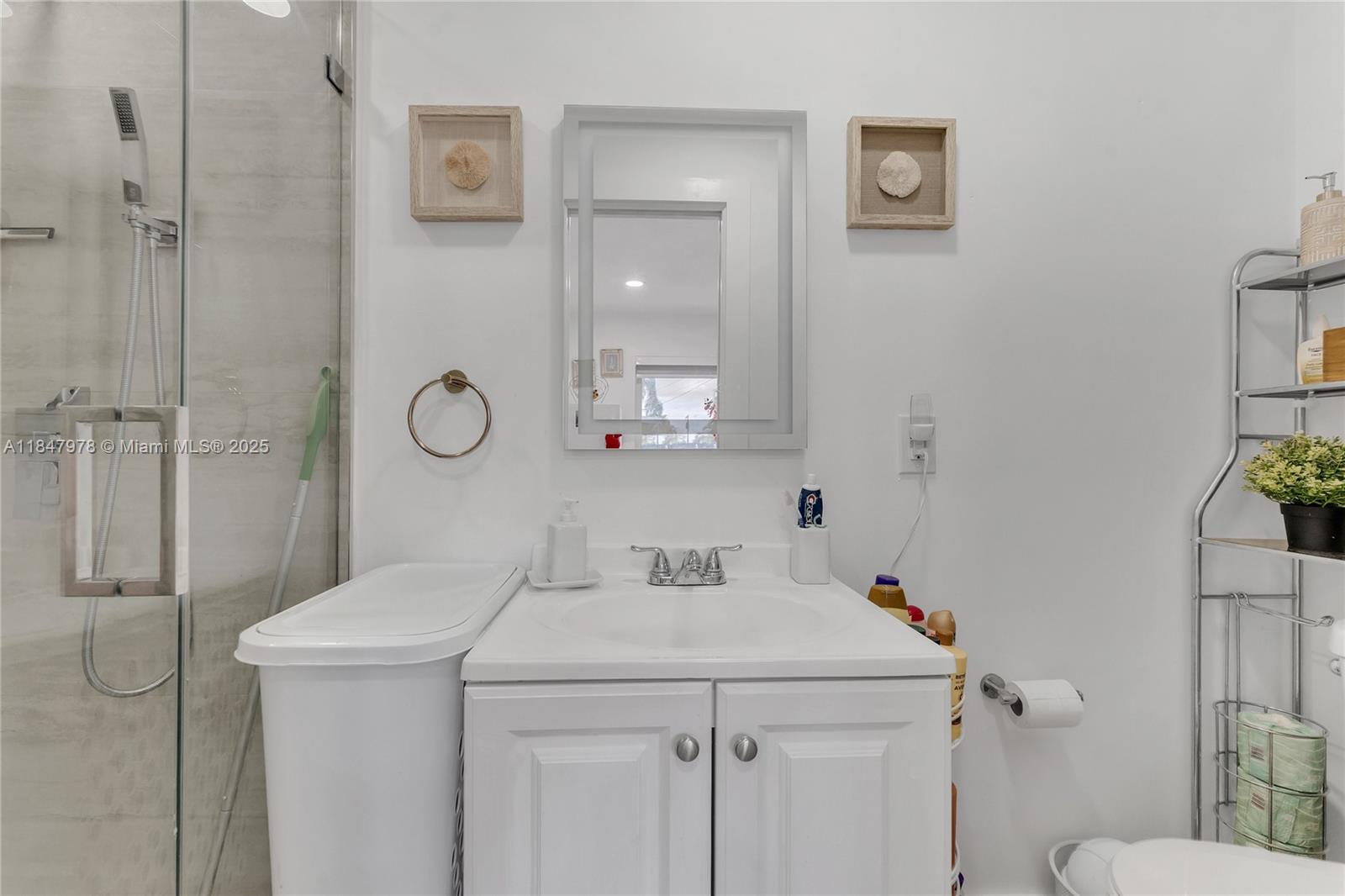 SOUTH CORAL HOMES SEC 2 - Residential Lease
