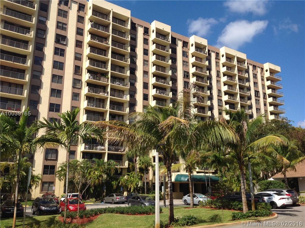 Don't miss this spacious 1/1 apt. Tiled, with brand new appliances, well maintained bathroom, new A/C, giant pool, tennis court, full gym. 2 parking spots, 24-hr security guard. Close to universities, FIU, Barry, Johnson & Wales, and major highways. 5 minutes to the beach, 10 minutes to Aventura Mall, 20 minutes to Downtown and MIA. 24-hour notice to show.