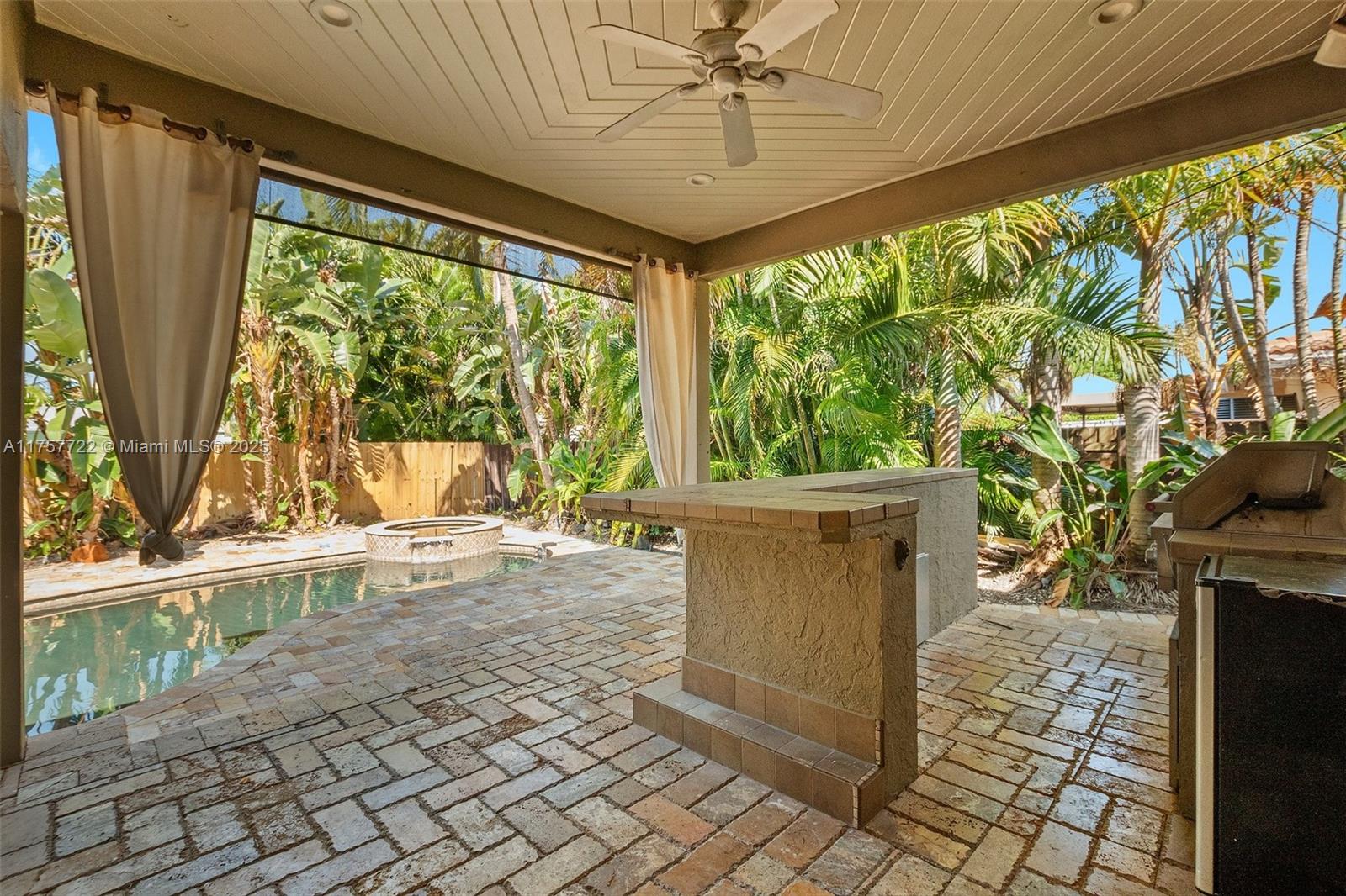 CORAL SHORES - Residential