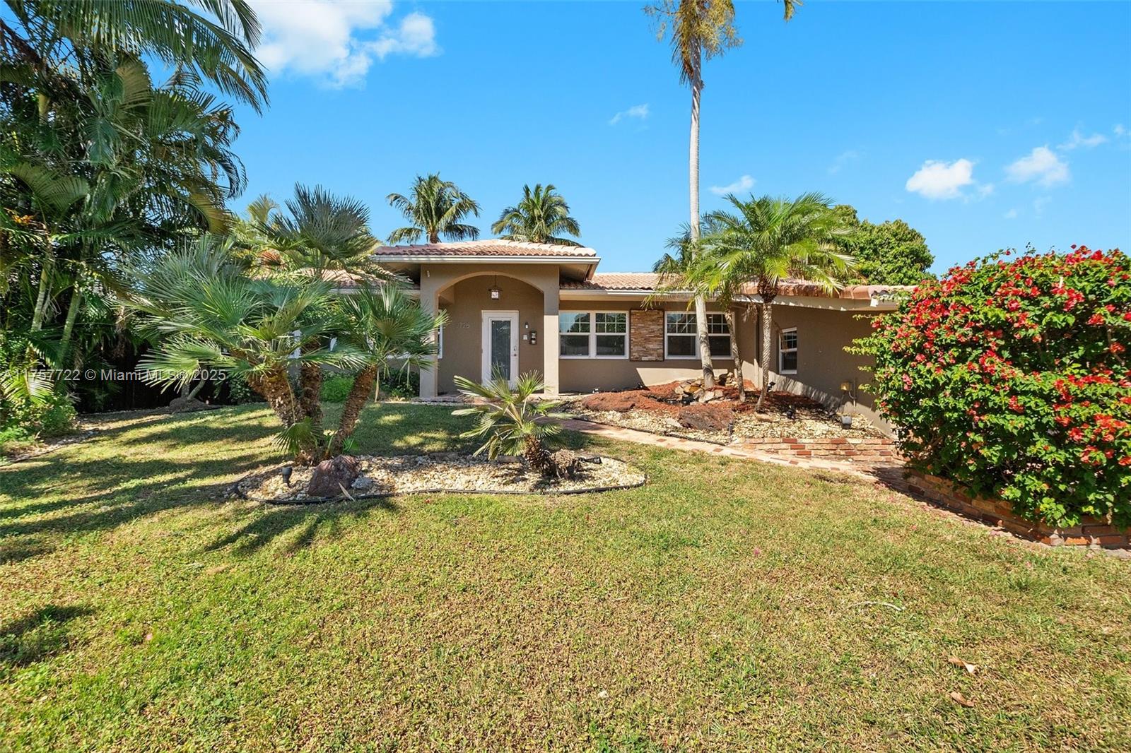 CORAL SHORES - Residential