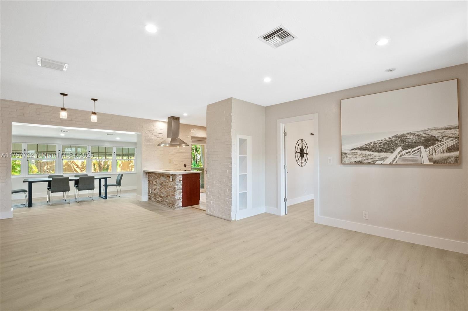 CORAL SHORES - Residential